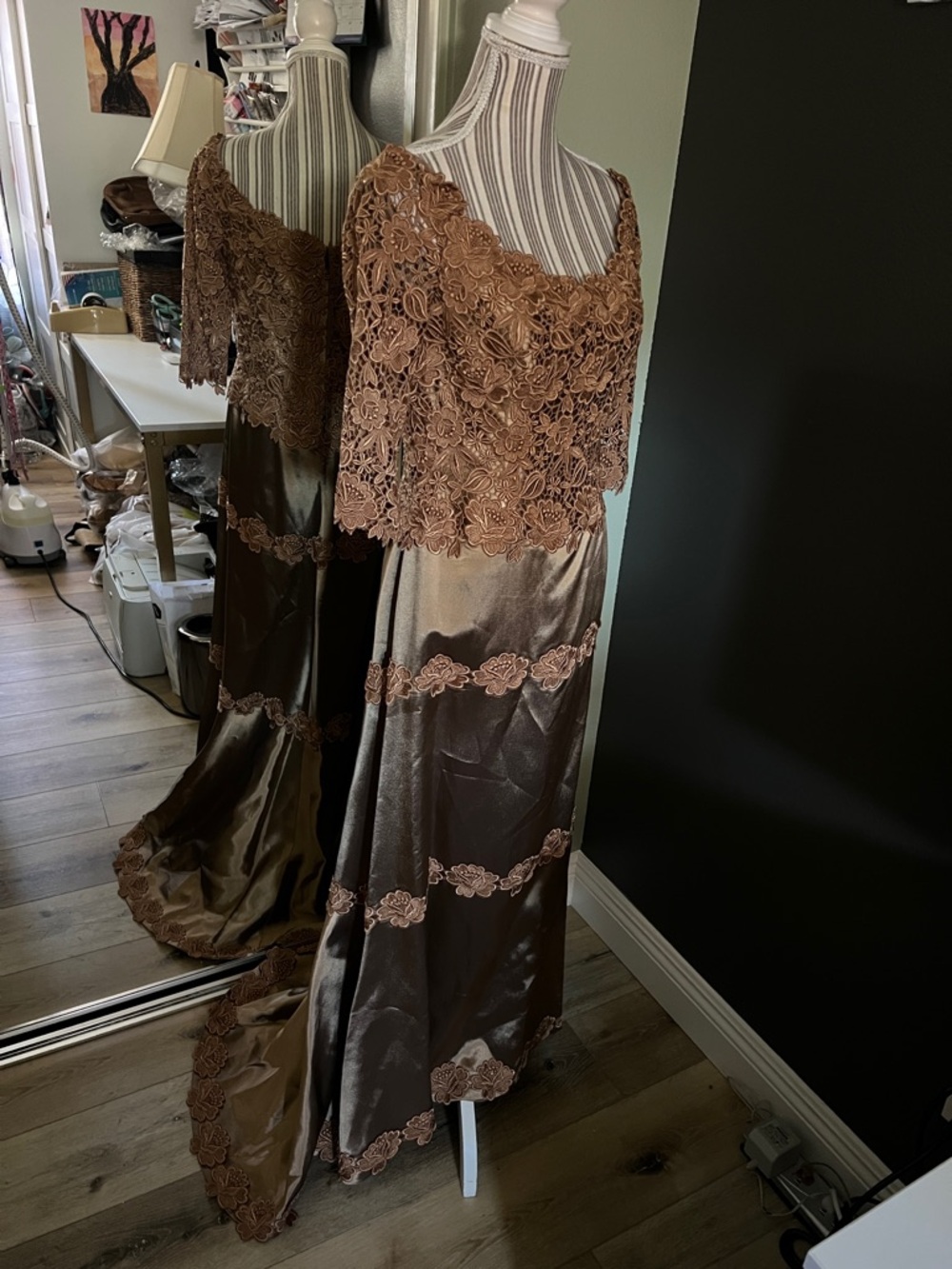 1 hour sale. Helen Morley, size 4, Copper-Tone Lace Appliqué Evening Gown, train - Picture 3 of 10